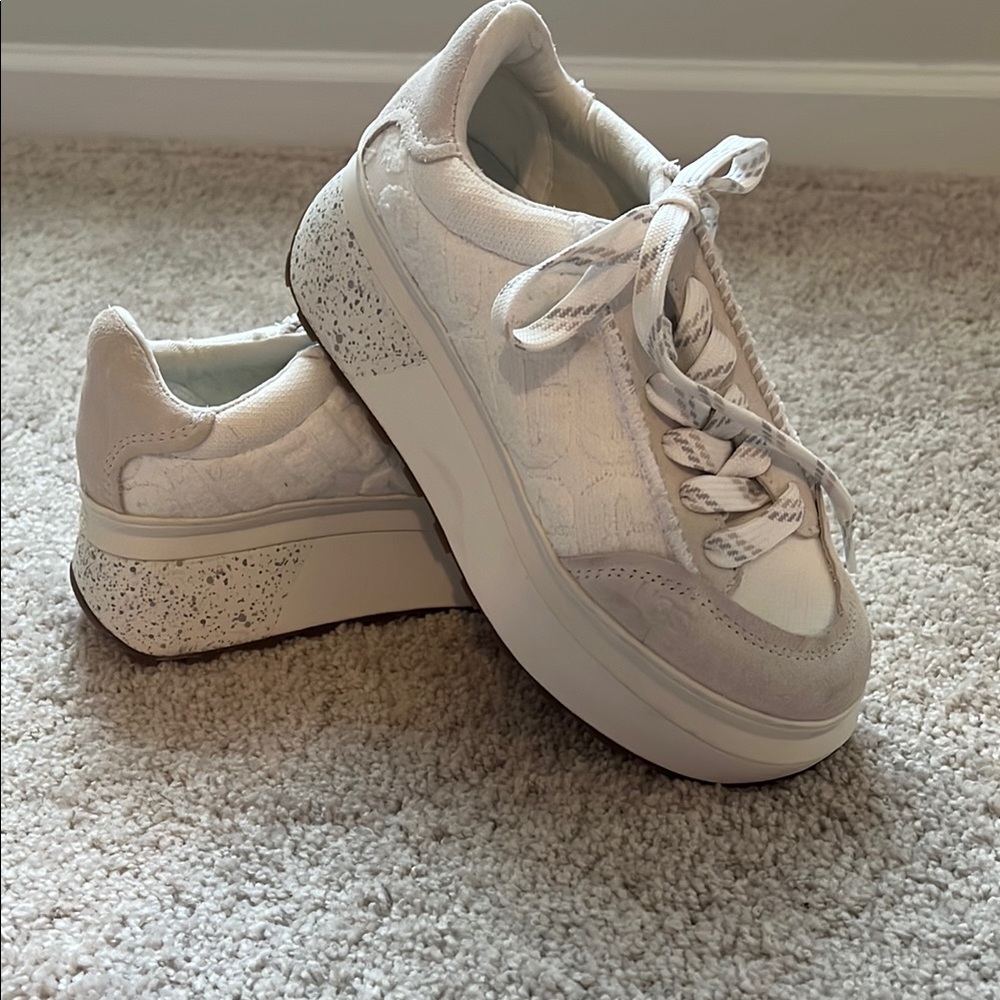 UGG Marin Lace Logo Sneaker